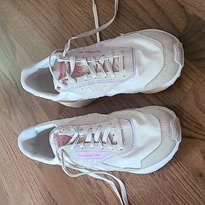 Reebok women's shoe, size 9